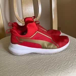 Puma slip on elastic shoes - women’s